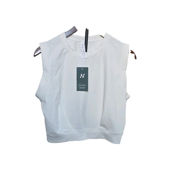 HALARA Tops - NWT Halara cropped yoga tank. Breathable, stretchy & pet-hair resistant. Size L.